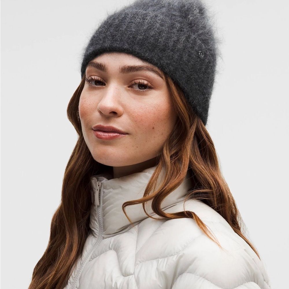Nwt Fuzzy Cashmere Beanie black color - Picture 2 of 9
